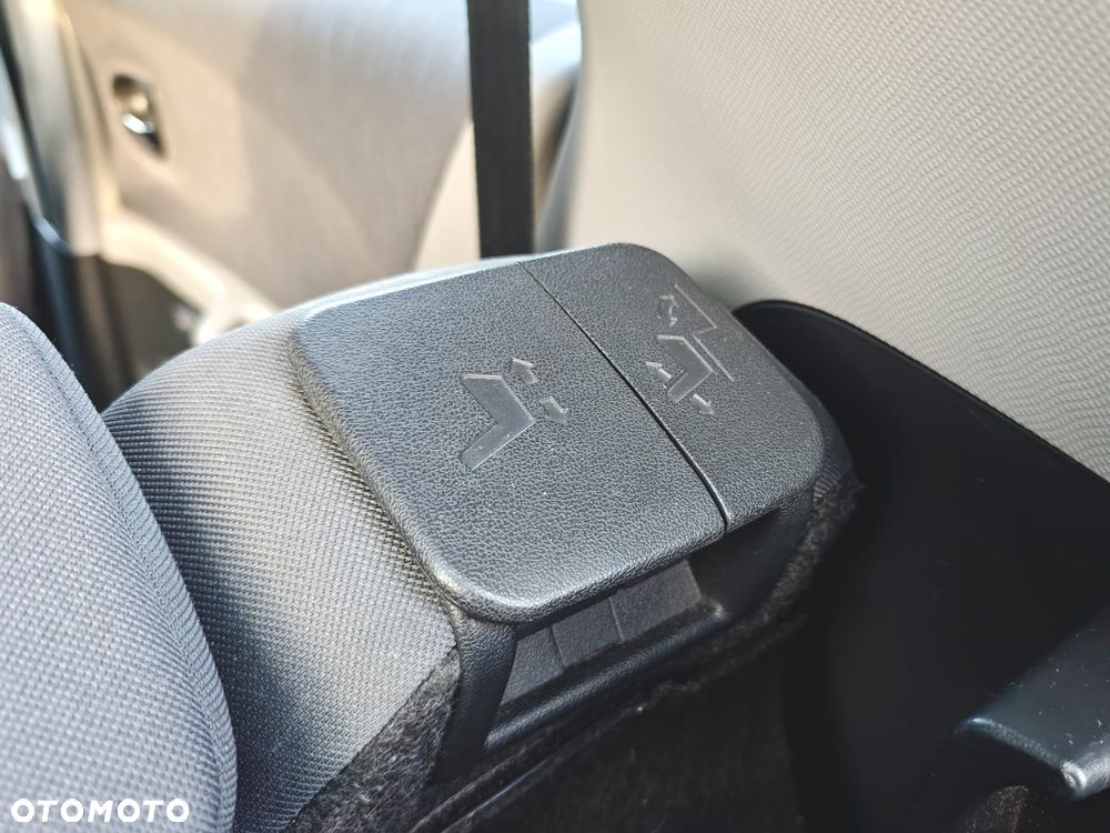 Toyota Yaris 1.4 D-4D Sol MM - 13