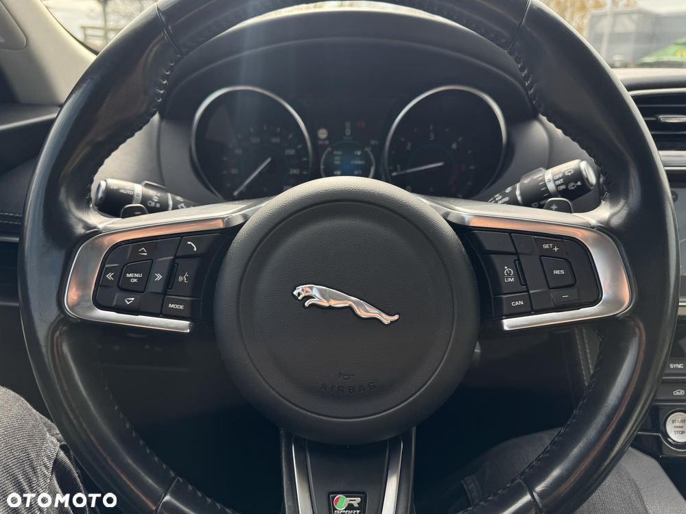 Jaguar F-Pace 20d AWD R-Sport - 30