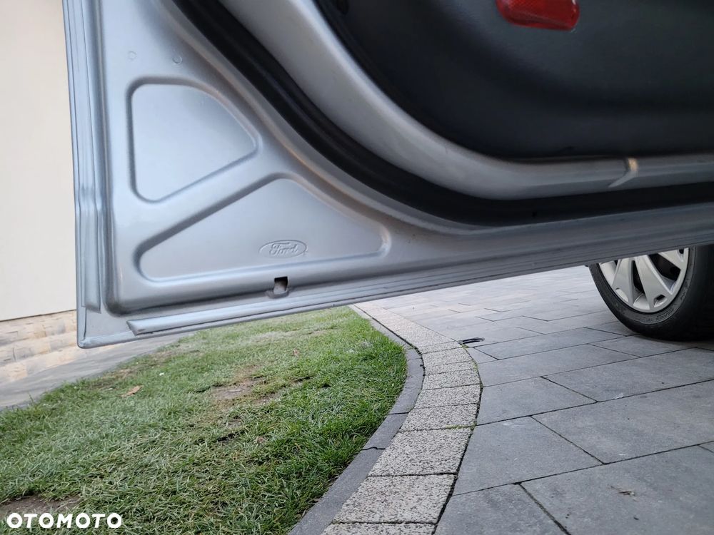 Ford Mondeo 2.0 TDCi ECOnetic Trend - 33