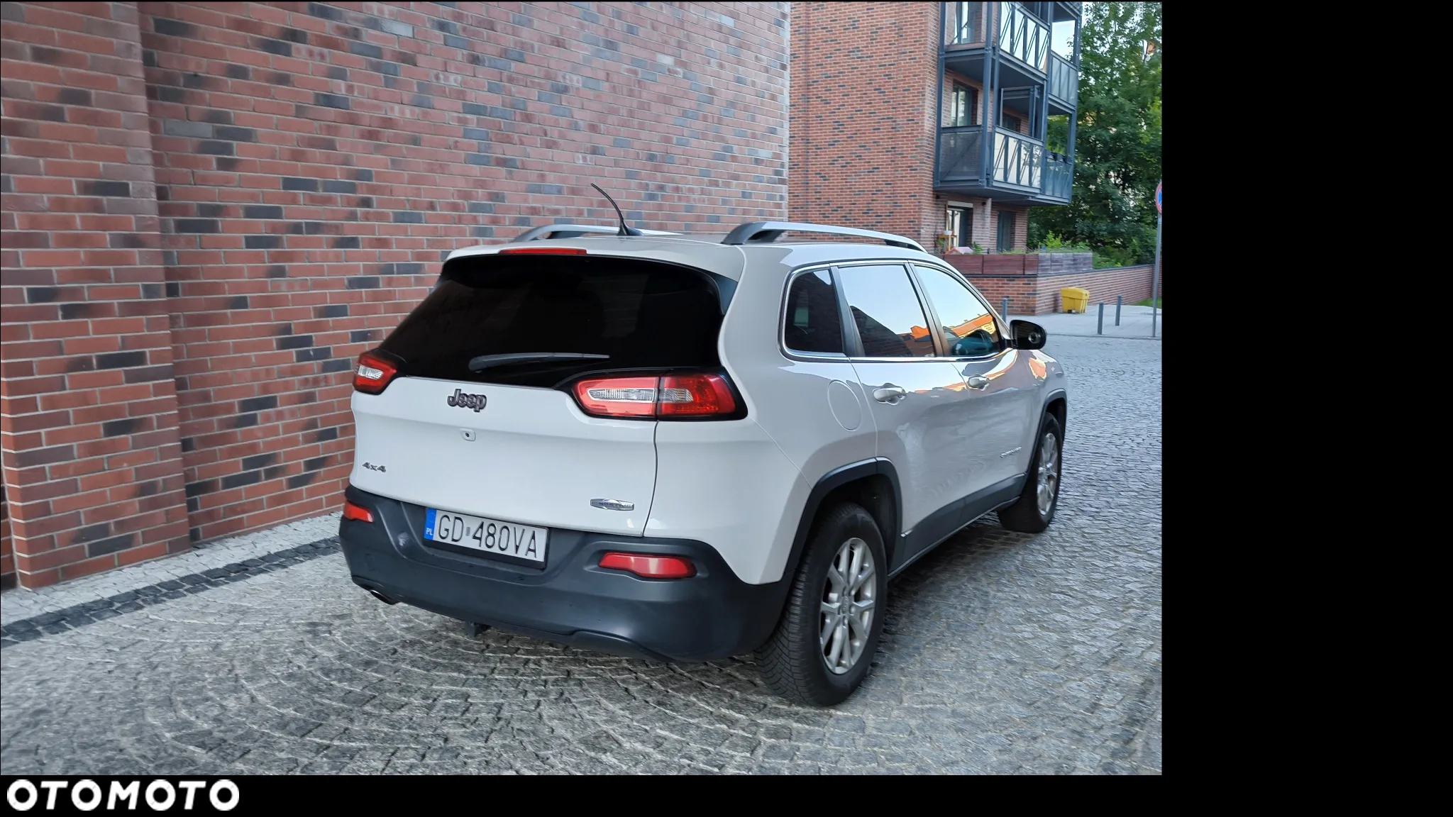 Jeep Cherokee - 4