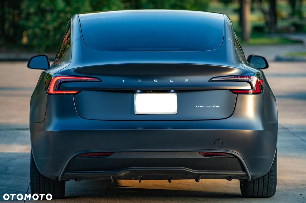 Tesla Model 3 - 8