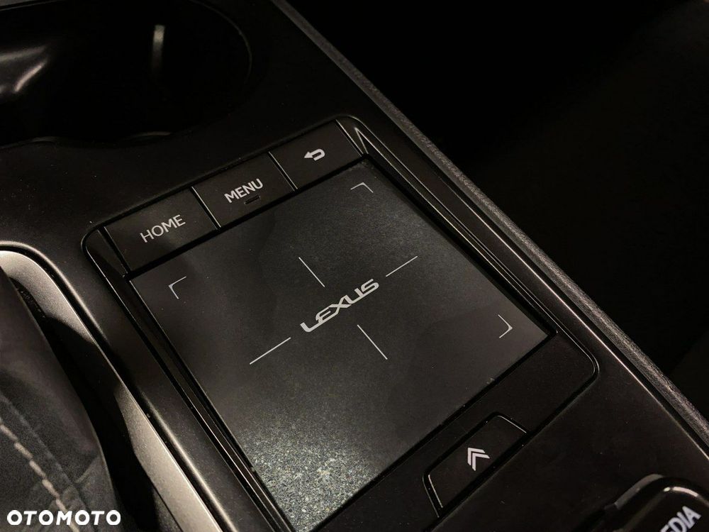Lexus UX - 34