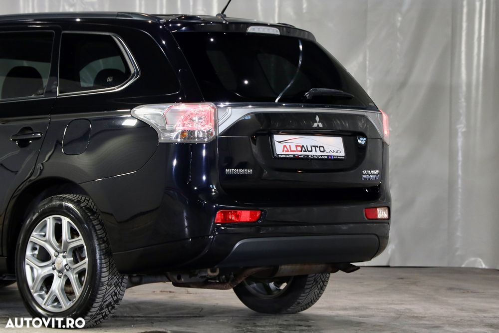 Mitsubishi Outlander 2.0 4WD Plug-In Hybrid - 29