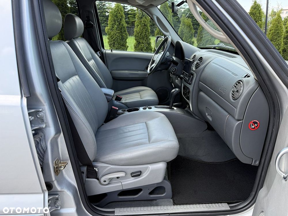 Jeep Cherokee 2.8 CRD Sport - 17