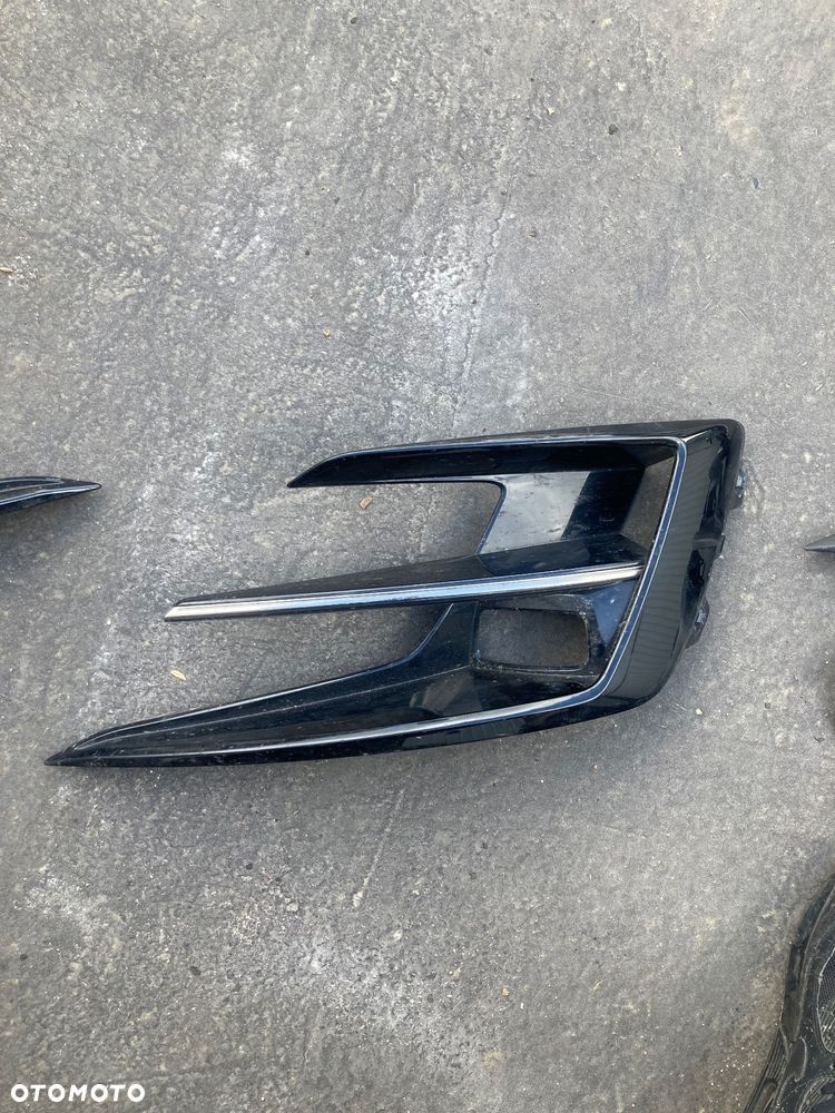 RENAULT Megane IV 4 lift prawa chrom kratka połysk ZDERZAKA  przedniego KRATKA halogenu W ZDERZAK  przedni  zaślepka na halogen