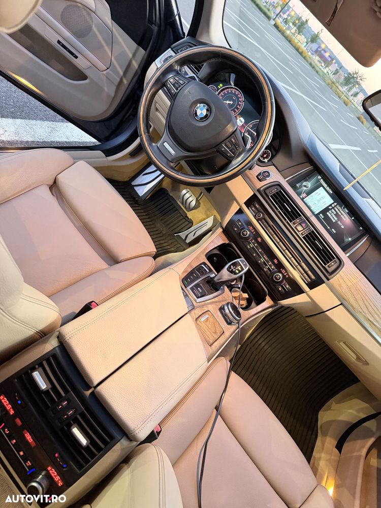 BMW Seria 5 530d xDrive AT - 34