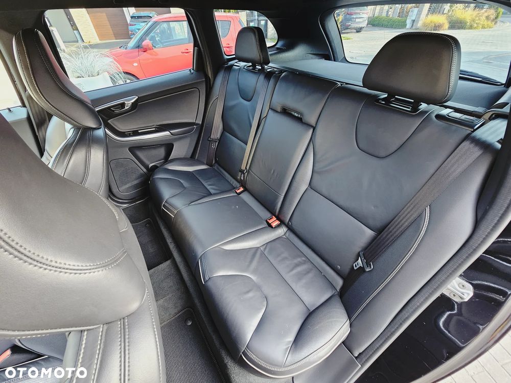 Volvo XC 60 D3 Drive-E R-Design Momentum - 17