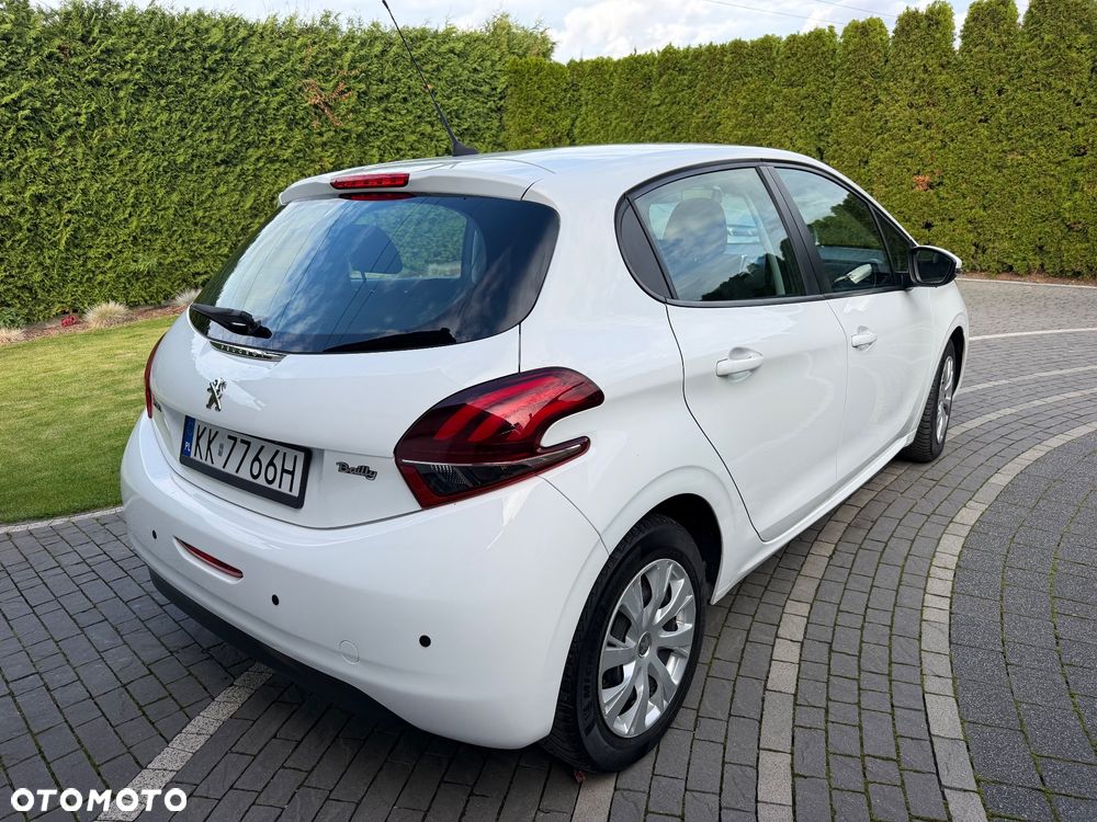 Peugeot 208 2017 photo 5