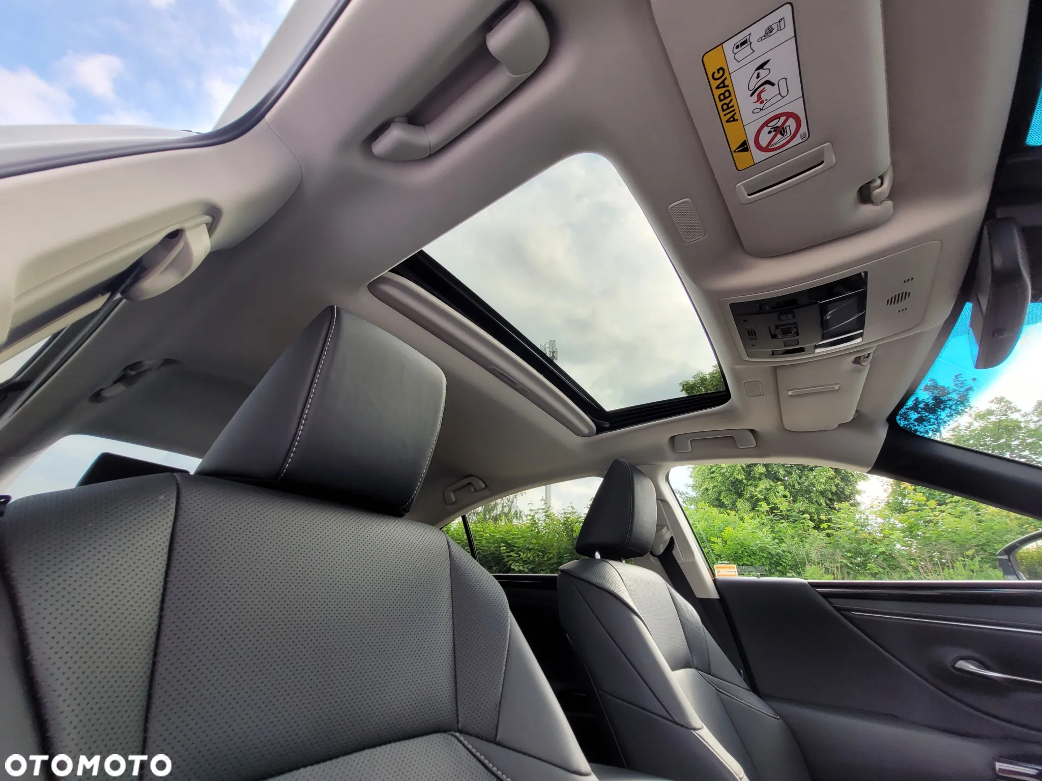 Lexus ES 300h F Sport Design - 15
