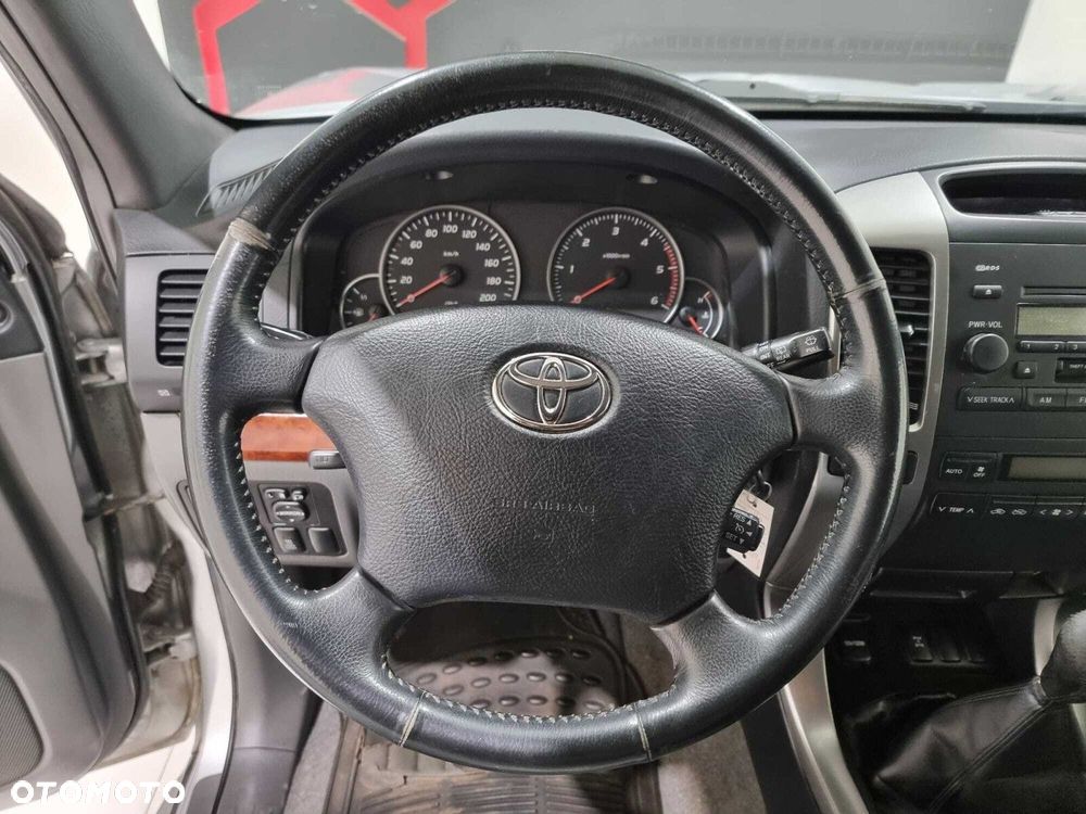 Toyota Land Cruiser - 25