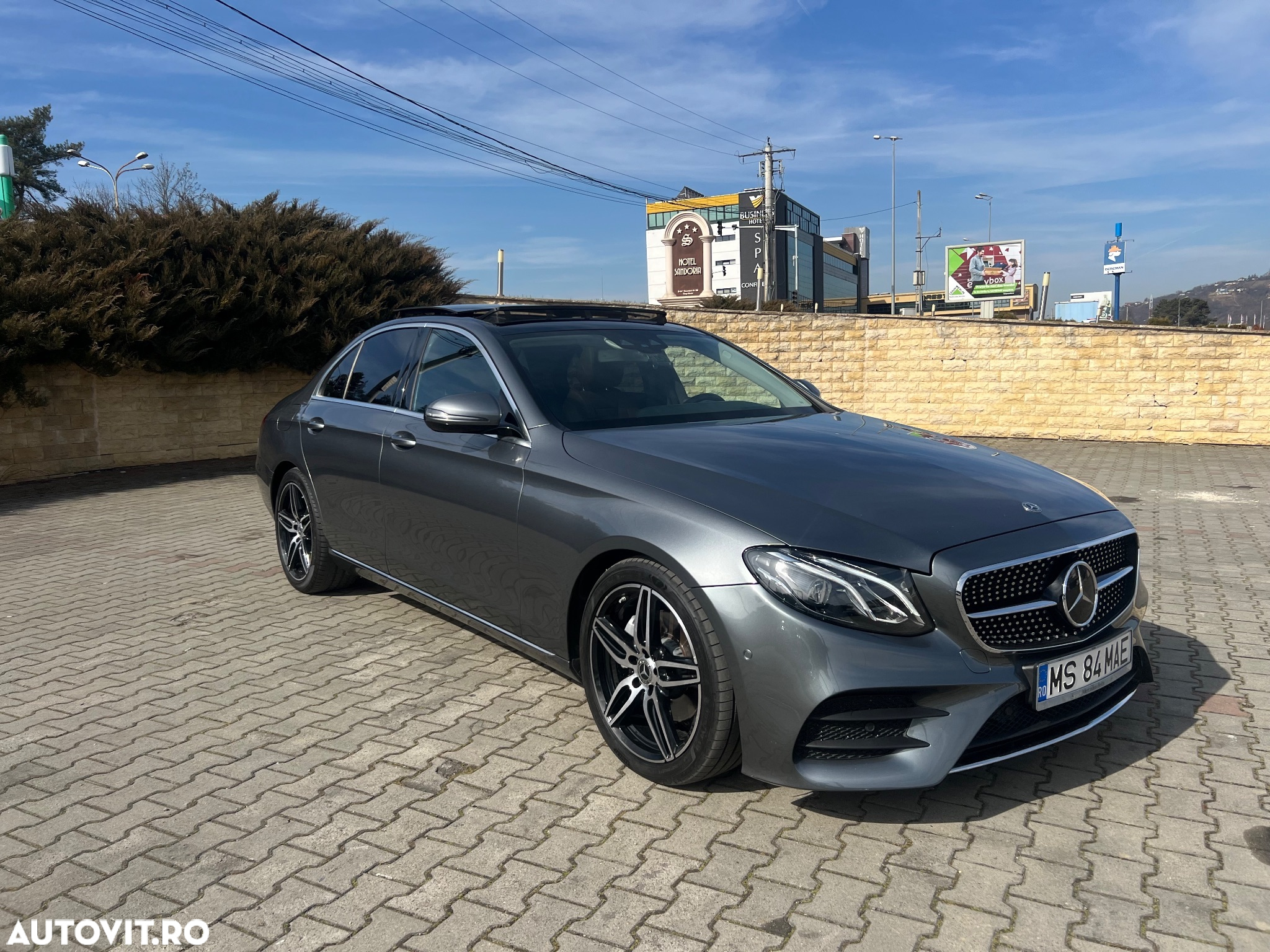 Mercedes-Benz E 220 d 4Matic 9G-TRONIC AMG Line - 11