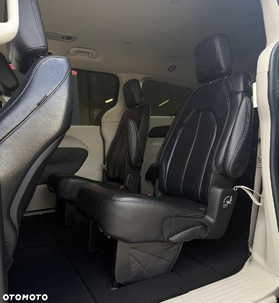 Chrysler Pacifica - 14