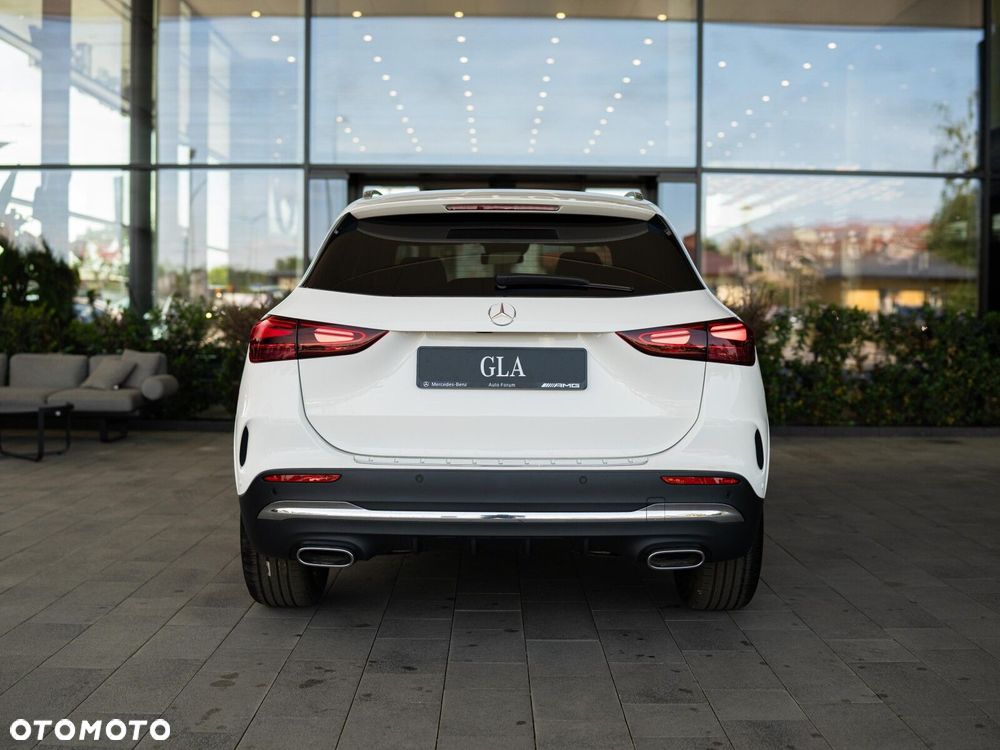 Mercedes-Benz GLA - 6