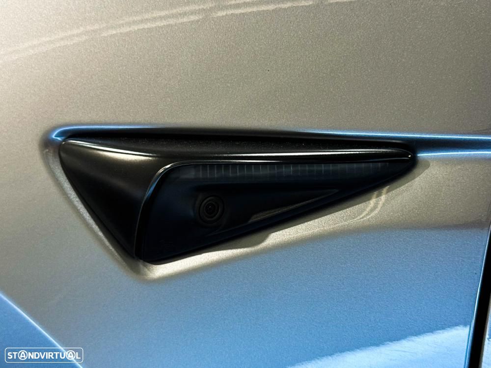 Tesla Model Y Performance Dual Motor AWD - 16