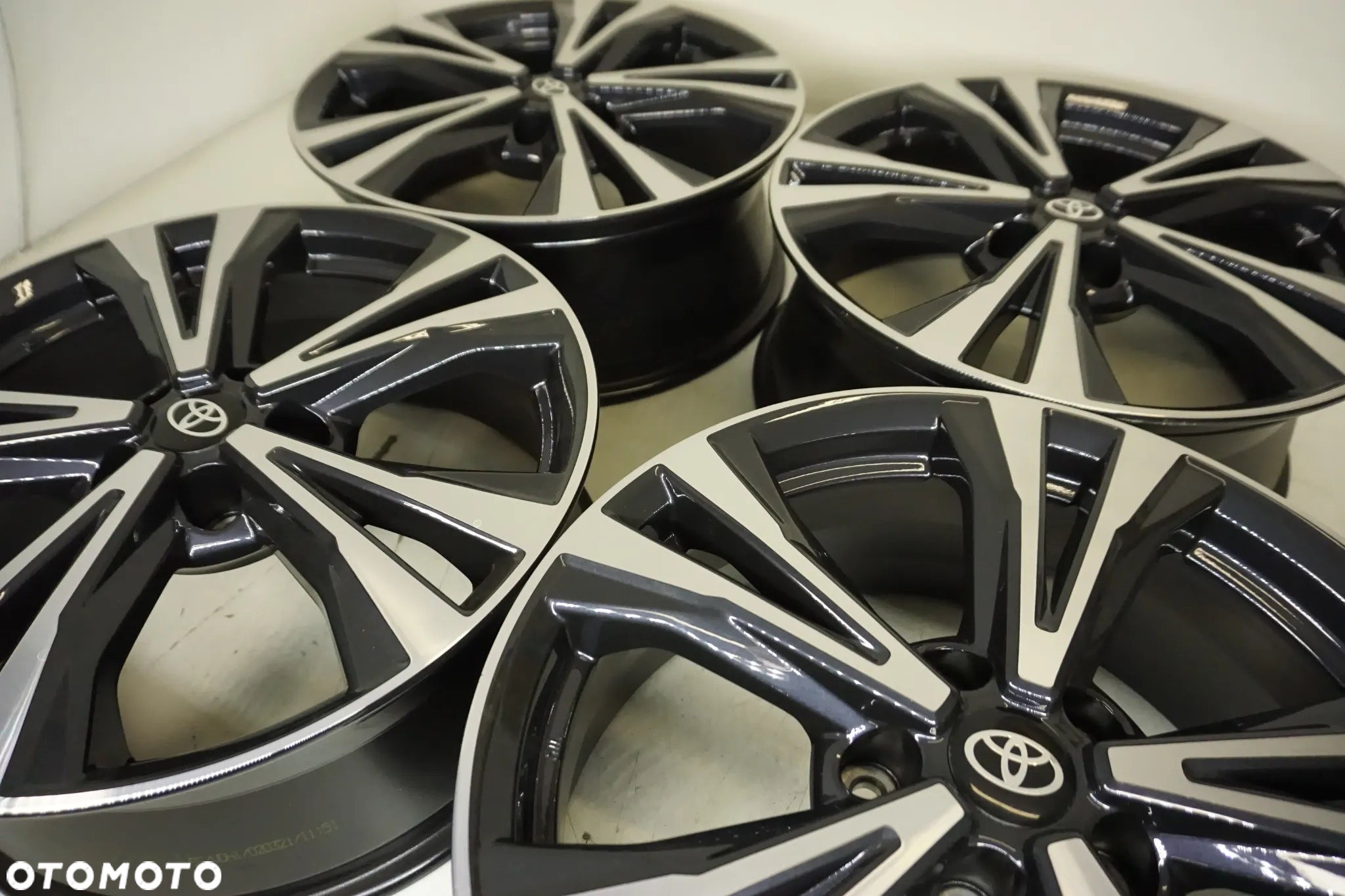 FELGI ALUMINIOWE 18 TOYOTA  CH-R AURIS AVENSIS RAV 4 COROLLA VERSO YARIS CROSS CAMRY  5X114,3 - 6