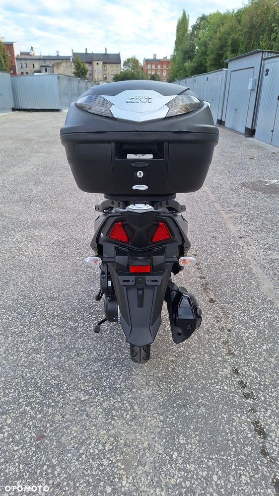 Suzuki Avenis - 10