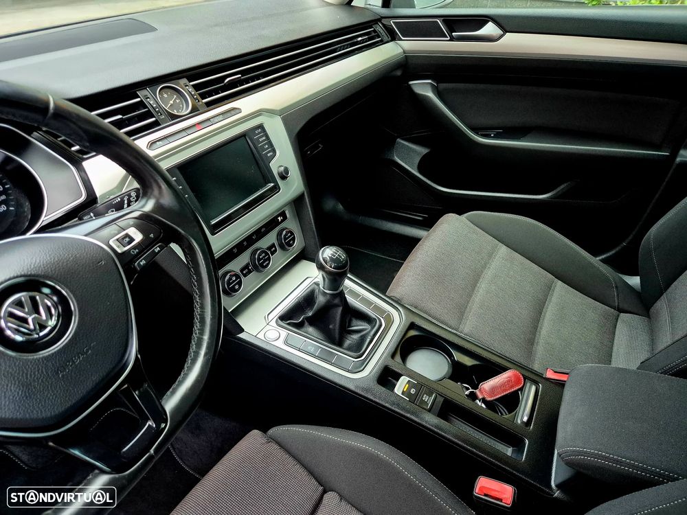 VW Passat Variant 1.6 TDI BlueMotion - 32