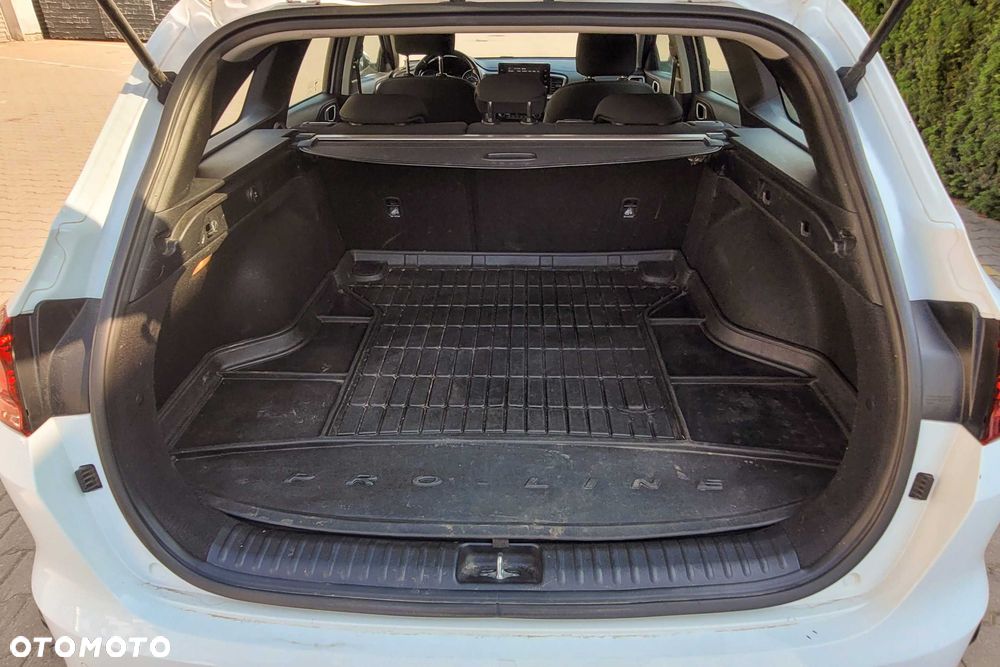 Kia Ceed - 8