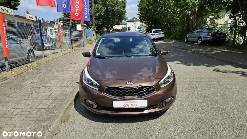 Kia Ceed 1.6 CRDi 128 Dream Team Edition - 4