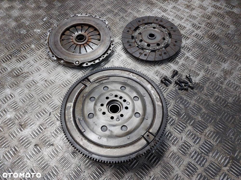 KOŁO DWUMASOWE + TARCZA + DOCISK + ŁOŻYSKO OPOROWE PEUGEOT 607 I 2.2 HDI - 6