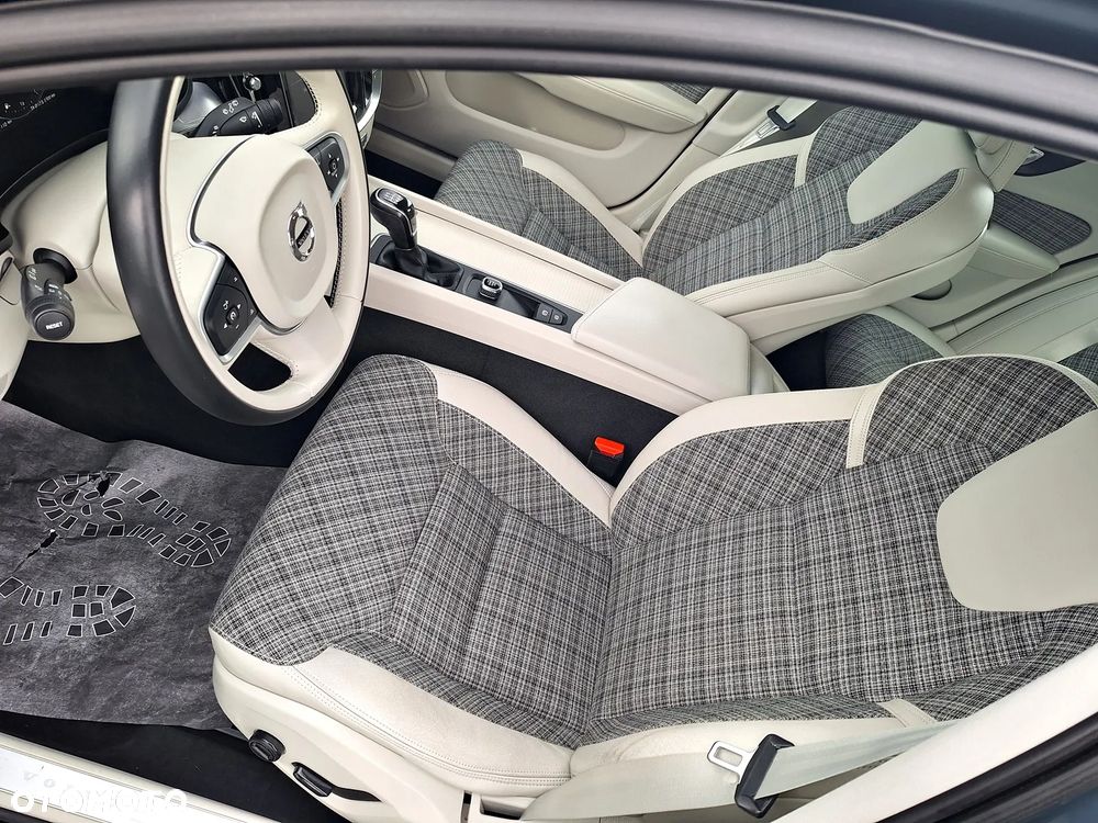 Volvo V60 D3 Momentum Core - 22