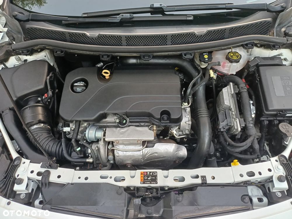 Opel Astra 1.4 T Dynamic S&S - 10