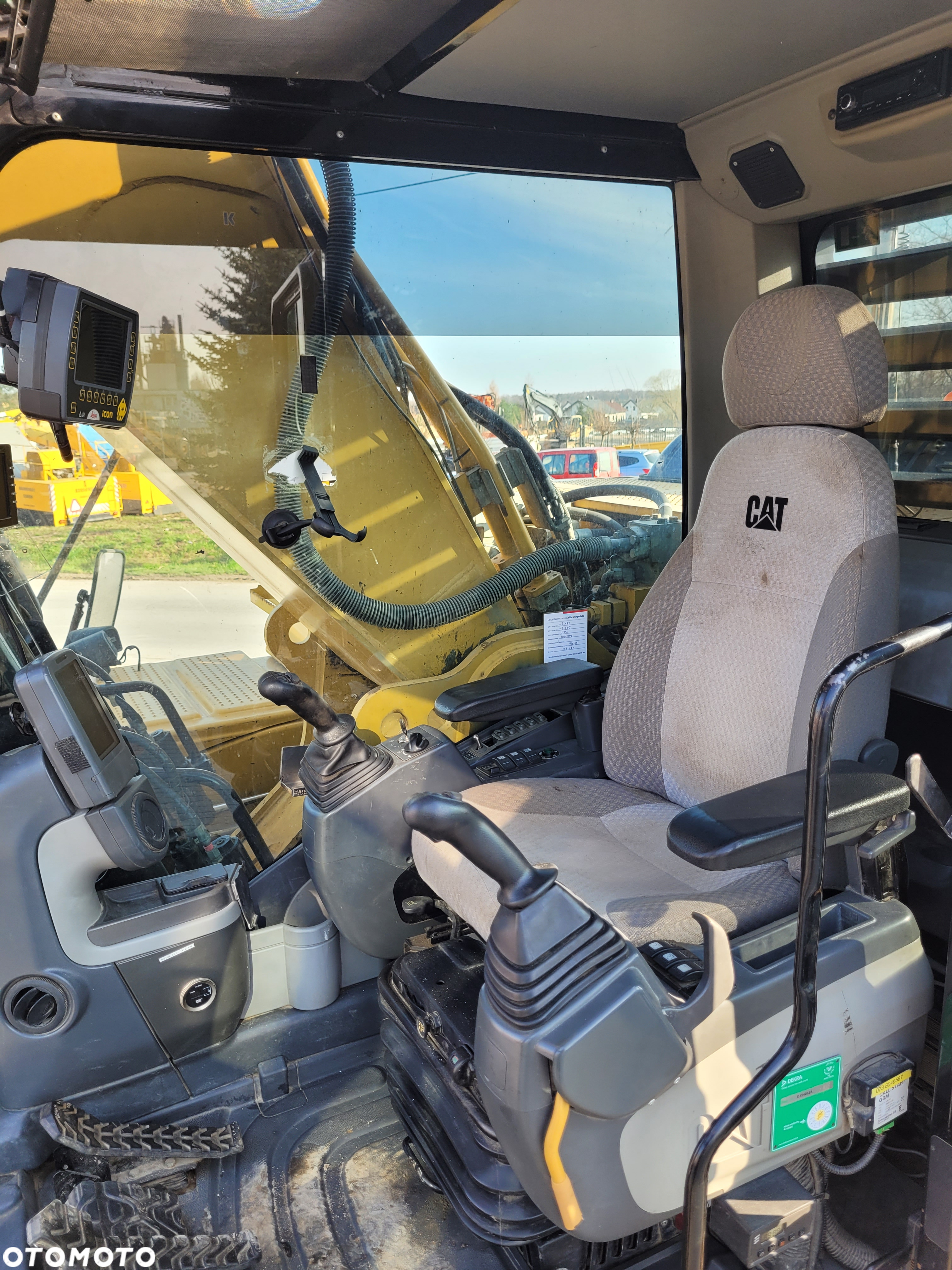 Caterpillar CAT 325 D - 27