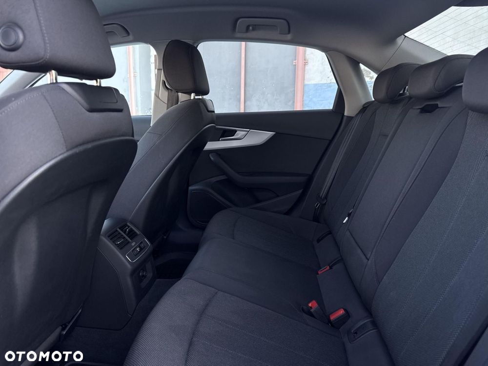Audi A4 Limousine - 14
