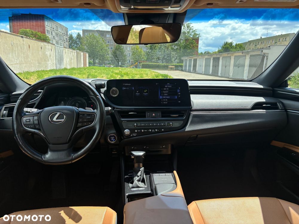 Lexus ES 300h Business Edition - 23