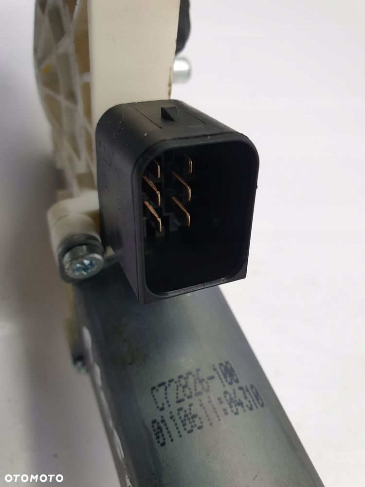 Mercedes A205 W205 SILNICZEK SZYBY prawy tył - 2