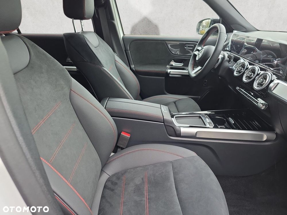 Mercedes-Benz GLB - 15