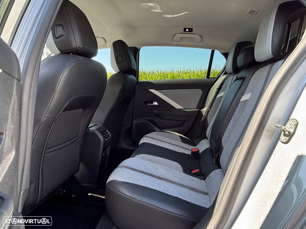 Opel Astra 1.2 T Elegance - 10