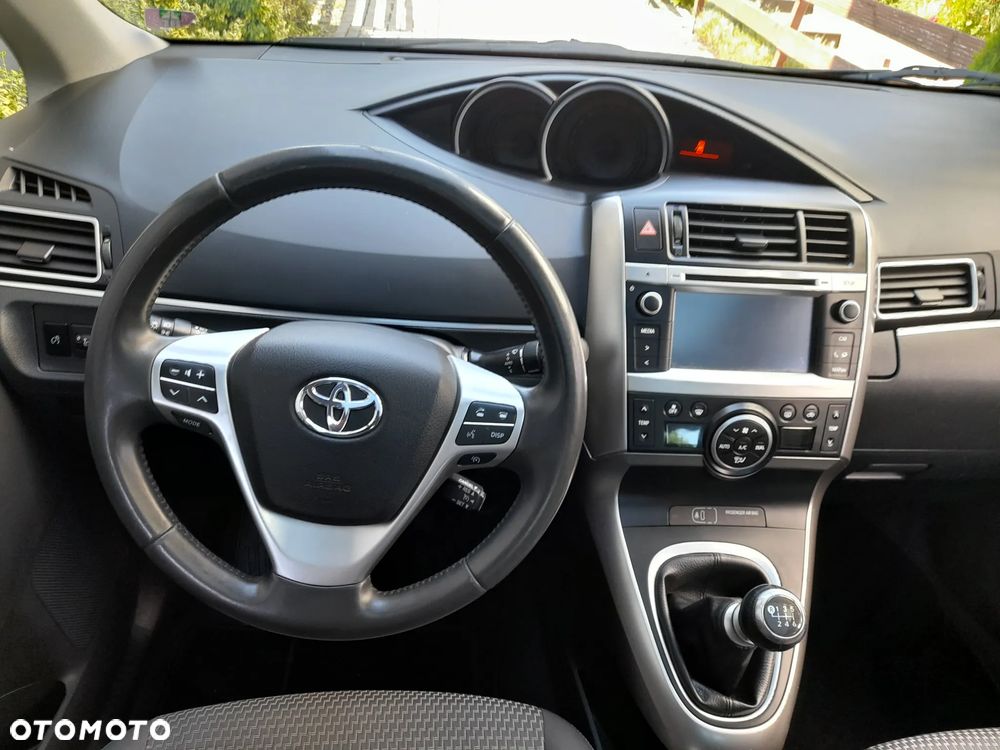 Toyota Verso 1.8 Premium - 9