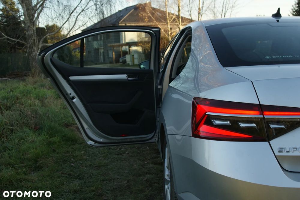 Skoda Superb 2.0 TDI Ambition DSG - 23