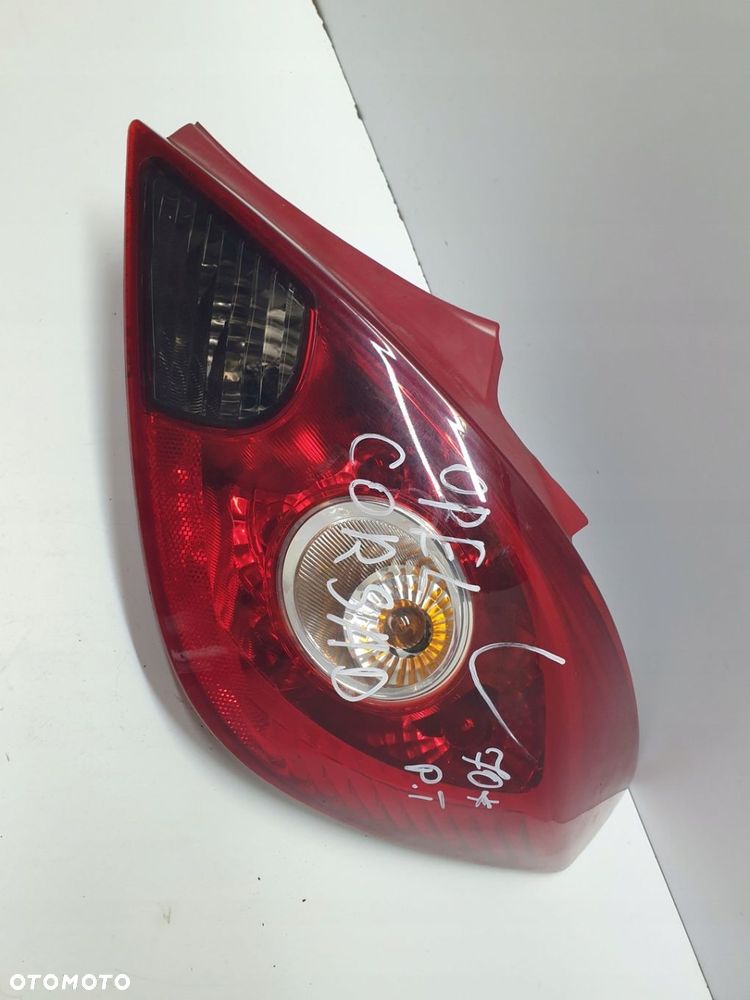 LAMPA TYLNA PRAWA TYŁ PRAWY OPEL CORSA D - 2