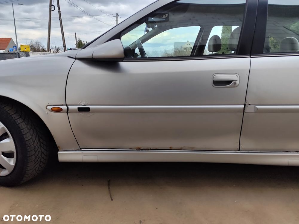 Opel Vectra 2.0 CDX - 11