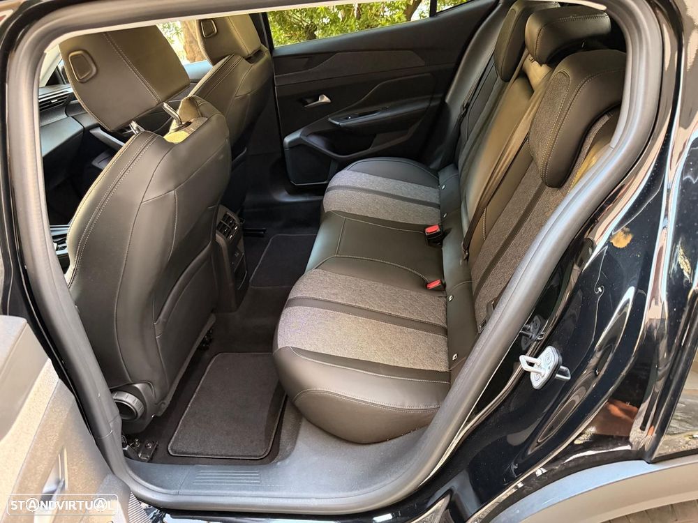 Peugeot 408 1.6 Hybrid Allure Pack e-EAT8 - 24