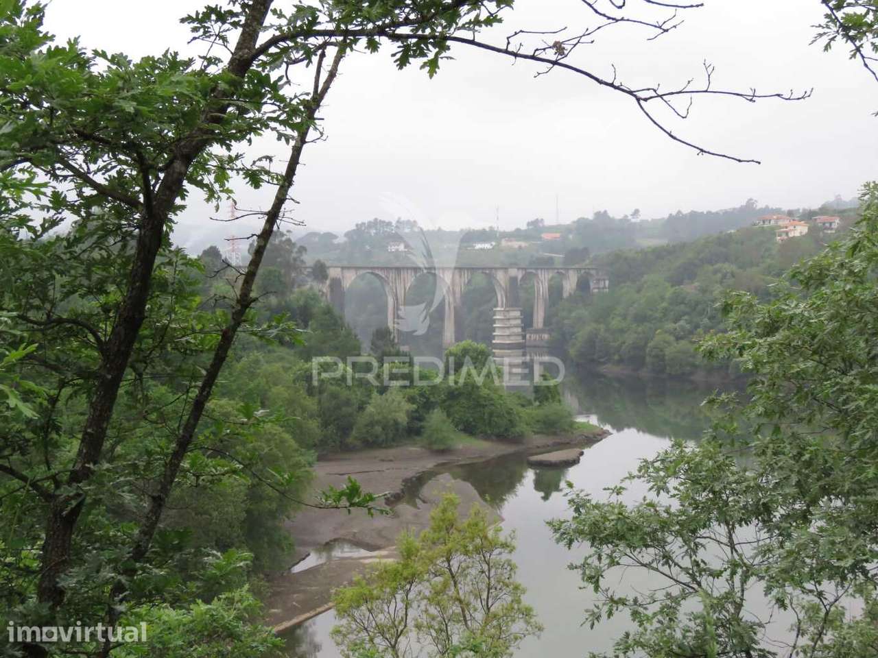 Terreno – 24.000 m²  com Frente de Rio, ancoradouro e pequena praia - Grande imagem: 2/13