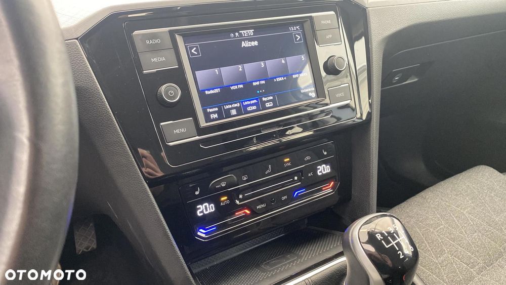 Volkswagen Passat - 19