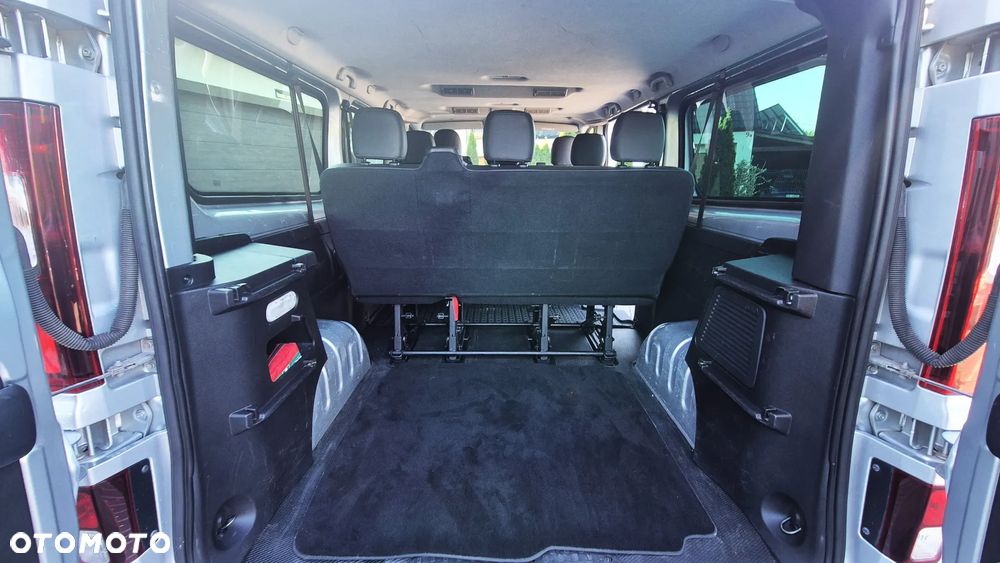 Opel Vivaro L2H1 2,9t Elegance Business - 17