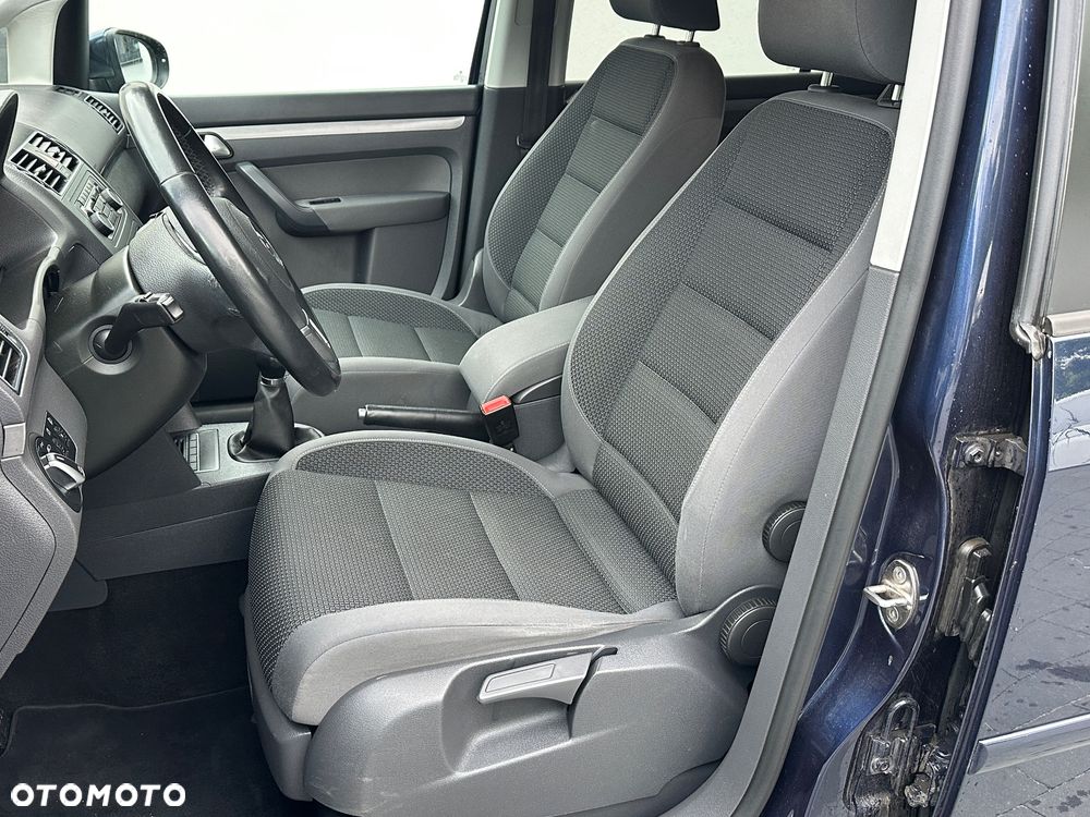 Volkswagen Touran - 12