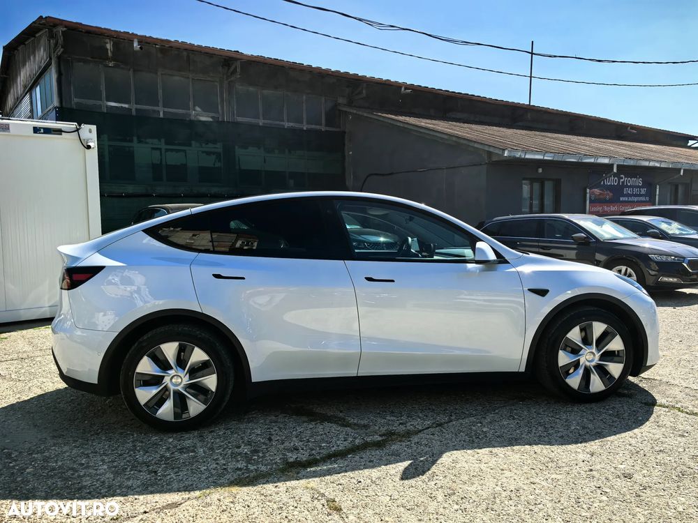 Tesla Model Y Long Range Dual Motor AWD - 10