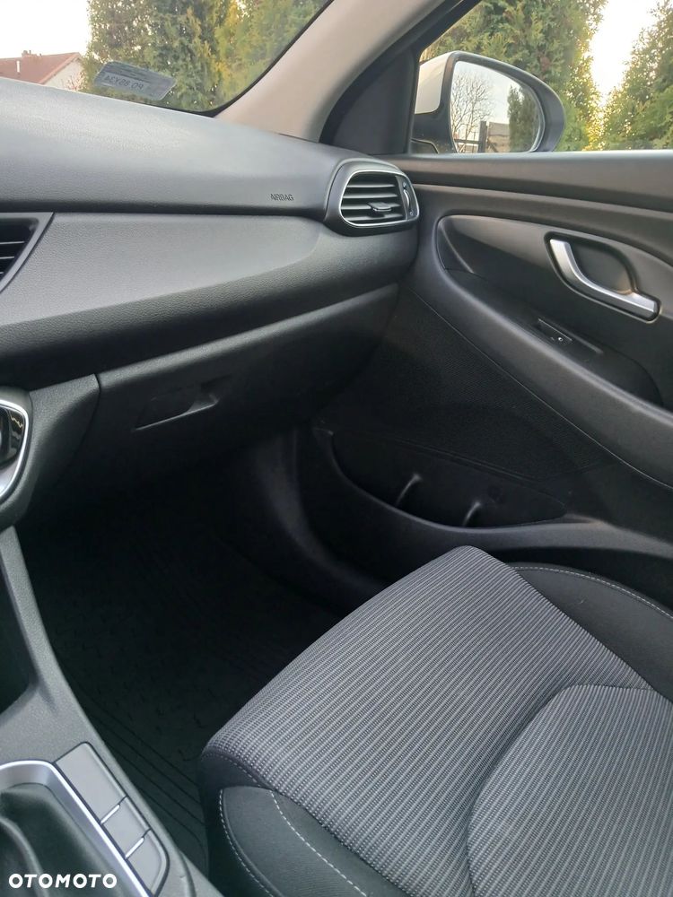 Hyundai i30 1.6 D Comfort - 11