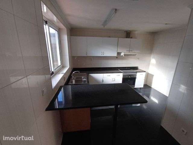 Moradia com garagem e logradouro em Ermesinde - Grande imagem: 5/27