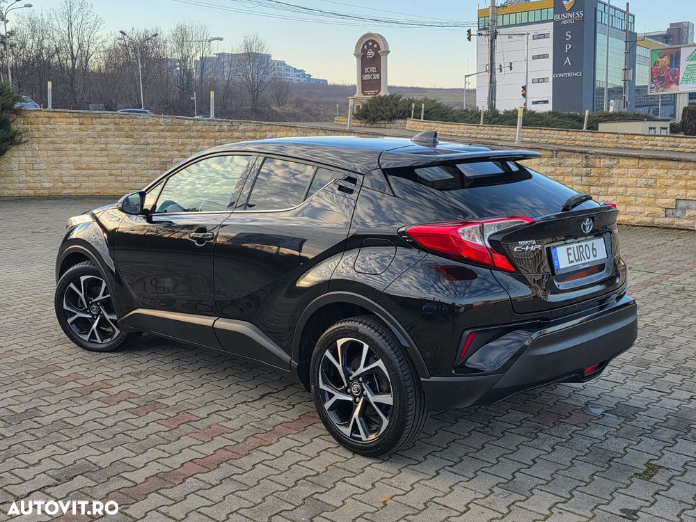 Toyota C-HR Hybrid Club - 39