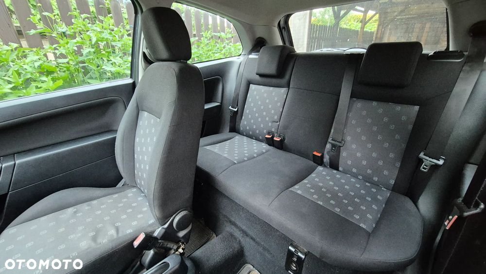 Ford Fiesta 2004 photo 3