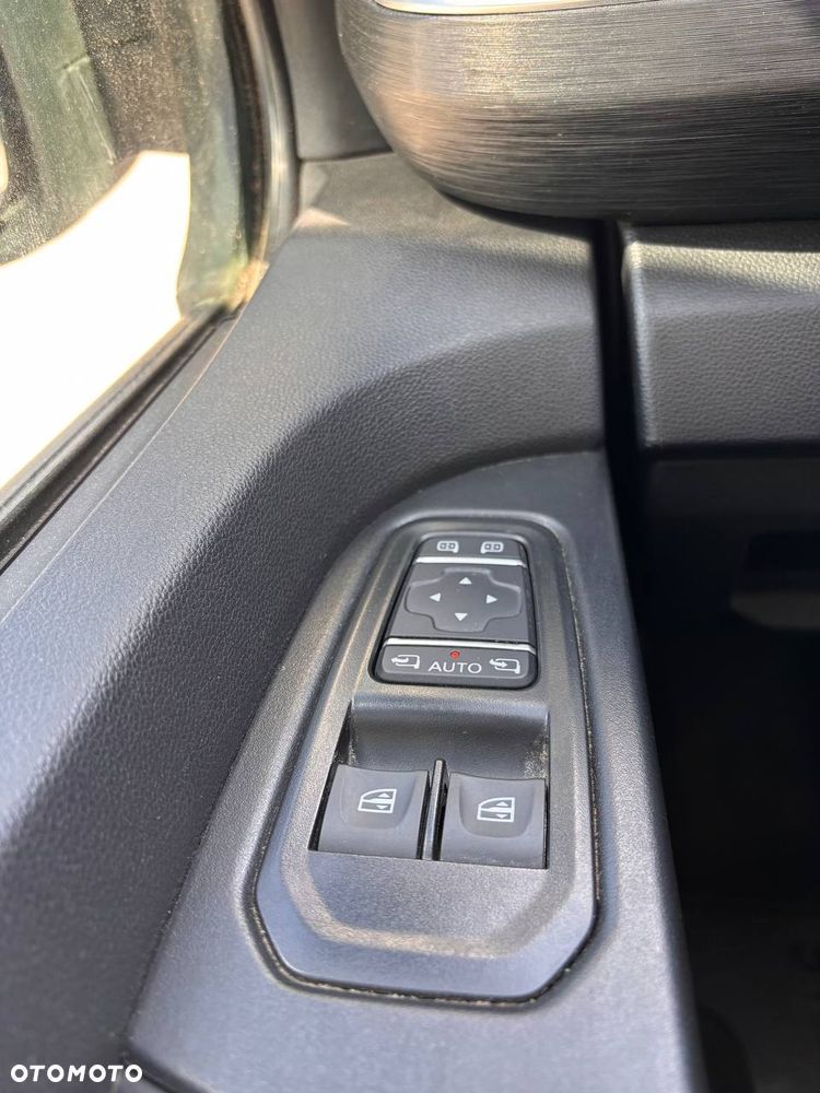 Renault Trafic (6 Osobowy) - 23