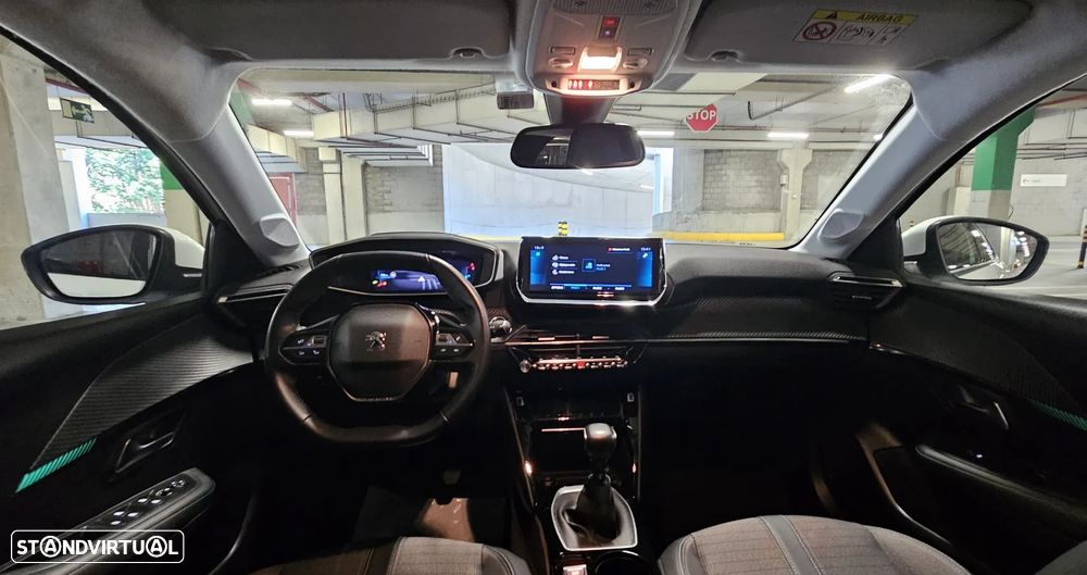Peugeot 208 - 8