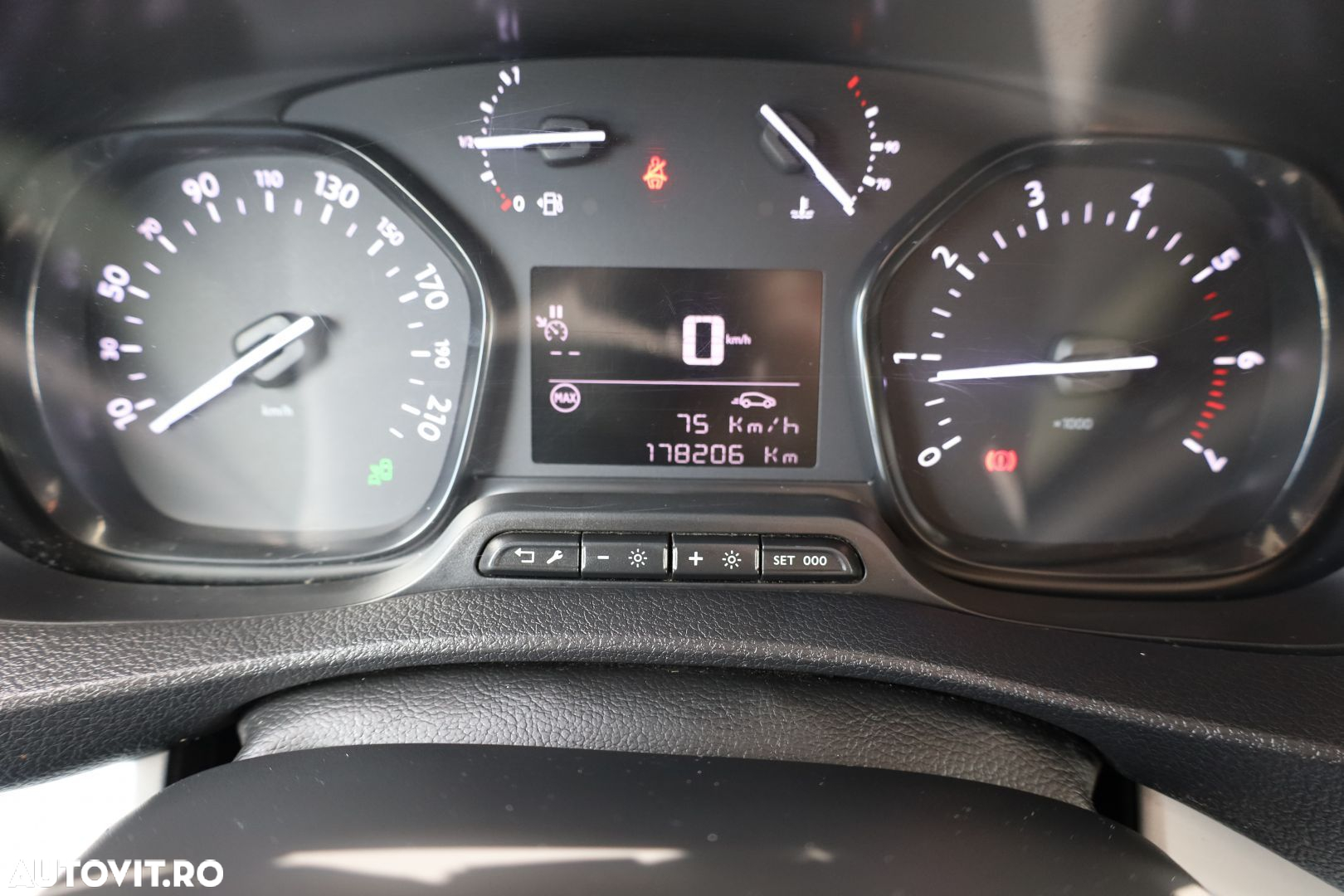 Opel Vivaro 2.0 DCI  L3H1 - 19