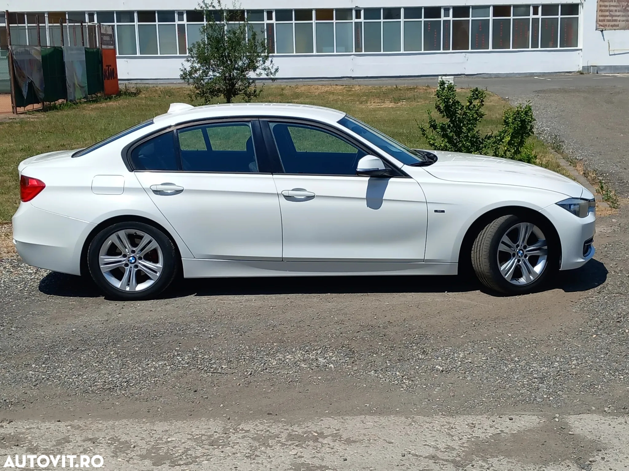 BMW Seria 3 320d Sport Line - 9